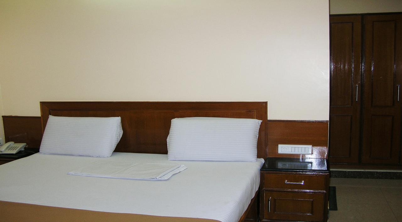 Athidhi Residency Hotel Tirupati Ngoại thất bức ảnh